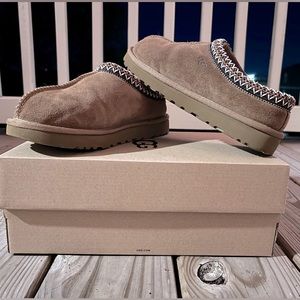 Ugg Women’s Tasman slippers Size 8 - color Chestnut